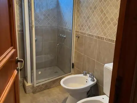 Casa en Alquiler con 1 cochera