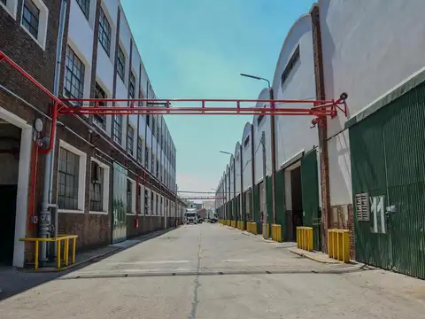 Naves Industriales en Alquiler en  Bernal.