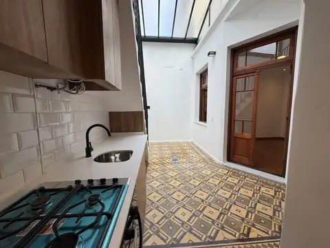 Teniente General Juan Domingo Perón 4400, Piso PB