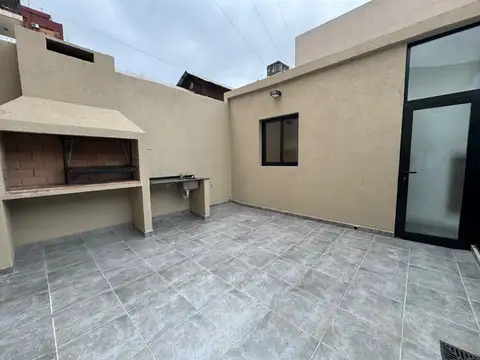 Teniente General Juan Domingo Perón 4400, Piso PB
