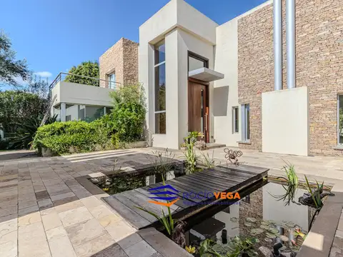 Casa 14 ambientes con 7 baños