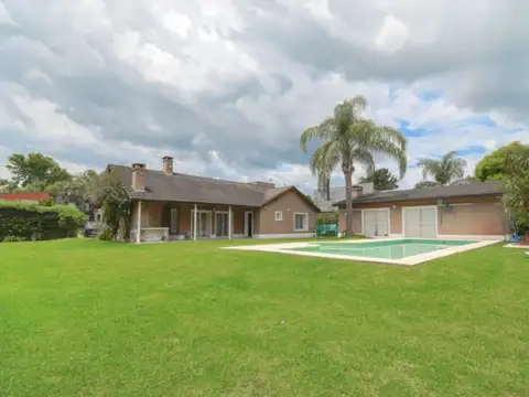 Casa en Venta con 3 cocheras