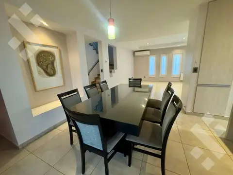 Casa en Venta en General Fernandez Oro, USD 250.000