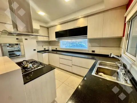 Casa venta 4 dormitorios Fernandez Oro