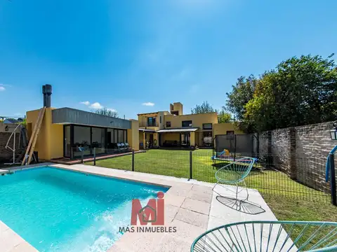 Casa 4 ambientes con 2 baños