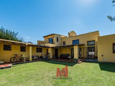 Hermosa CASA en Venta en B° Granja de Funes