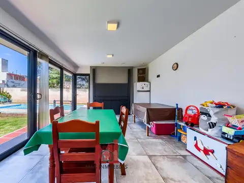 Hermosa CASA en Venta en B° Granja de Funes
