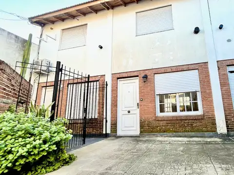 Depto Tipo Casa 2 ambientes con 1 baño