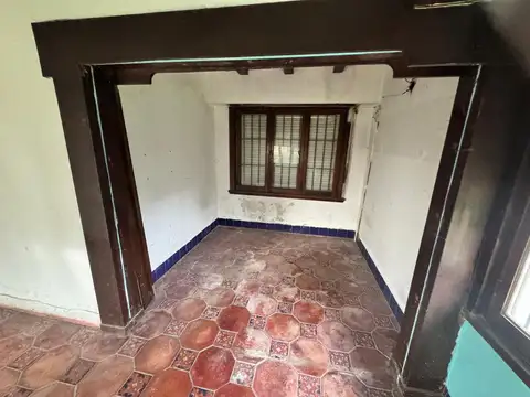 Chalet en un planta a refaccionar sobre Lote de 415m2, a 2 cuadras del mar 