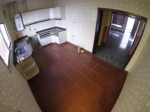 Casa 7 ambientes con 2 baños