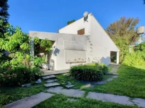 Casa en venta - 3 Dormitorios 1 Baño - Berazategui