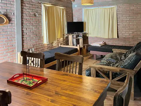 Casa 4 ambientes con 2 baños