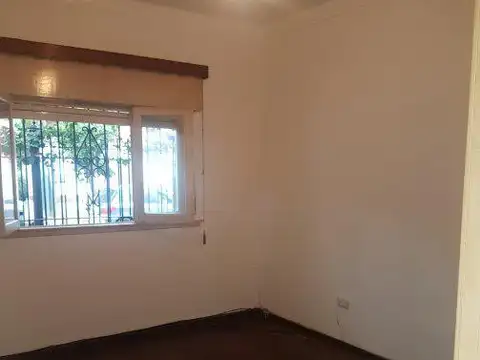 Casa en Alquiler en Banfield, $ 1.300.000