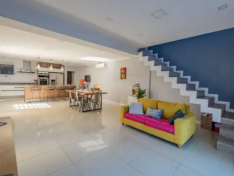 Depto Tipo Casa en Venta de 6 ambientes