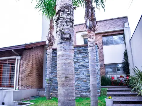 Casa en Venta con 6 cocheras