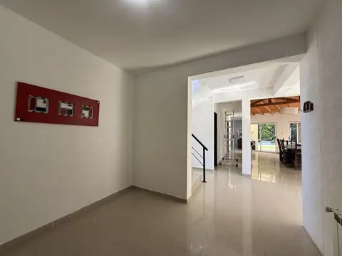 Casa 5 ambientes con 3 baños