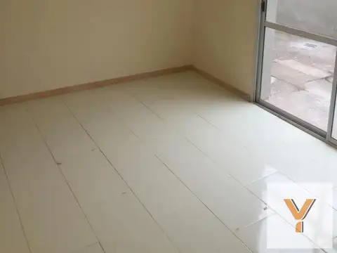 Depto Tipo Casa en Alquiler en Moron, $ 850.000