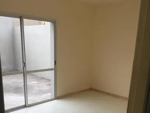 Depto Tipo Casa en Alquiler al Este