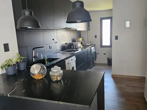 Dúplex de 2 dormitorios + escritorio en B° La Peregrina