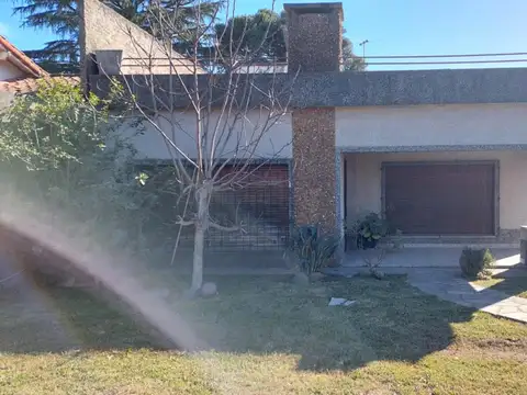 VENTA CASA CINCO AMBIENTES EN LOS POLVORINES