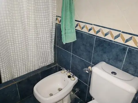 VENTA Casa 5 ambientes con quincho y pileta San Justo