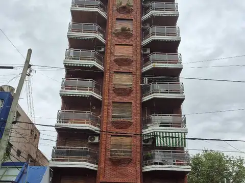 PISO DE 3 AMB.CON GARAGE EN MORON CENTRO