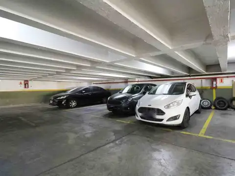 ALQUILA Amplia Cochera Fija y Cubierta. Nuñez