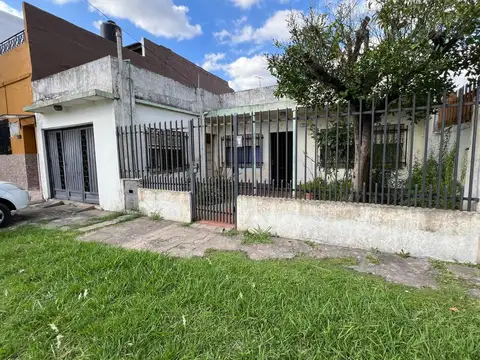 CASA 3 AMB A RECICLAR CON COCHERA Y PATIO APTO CREDITO