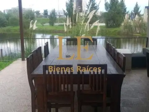 Casa en Venta con 5 cocheras