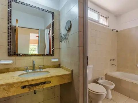 Casa venta funes 2 dormitorios jardin luminoso