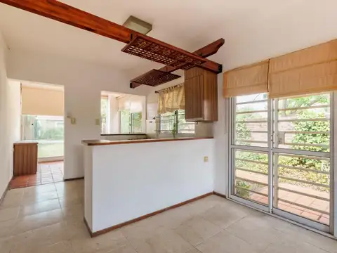 Casa venta funes 2 dormitorios jardin luminoso