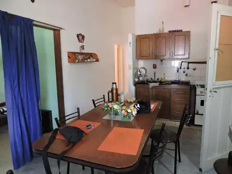 Casa 5 ambientes con 1 baño