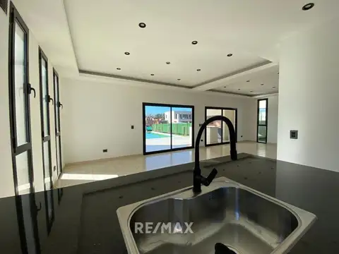 Casa en Venta en Pilar Del Este, USD 239.000