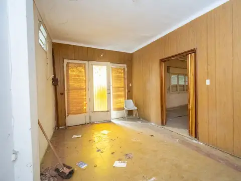 Casa 6 ambientes con 2 baños