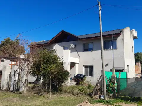 Casa en venta - 3 Dormitorios 3 Baños - Cochera - 600Mts2 - Villa Parque Sicardi, La Plata