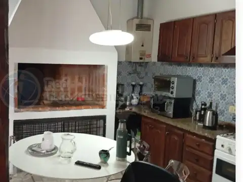 CASA CENTRICA ENTRE LARROQUE Y PARANA