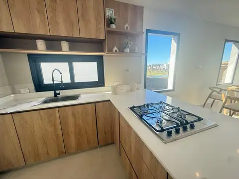 Casa 5 ambientes con 2 baños