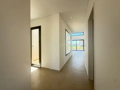 Casa en Venta en Pilar Del Este, USD 180.000