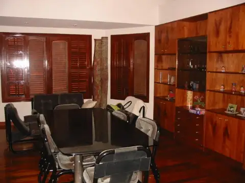 Casa quinta con fraccion para loteo. B° Otamendi