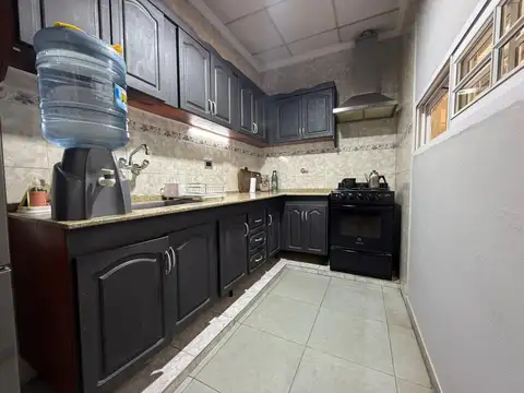 Casa 7 ambientes con 2 baños