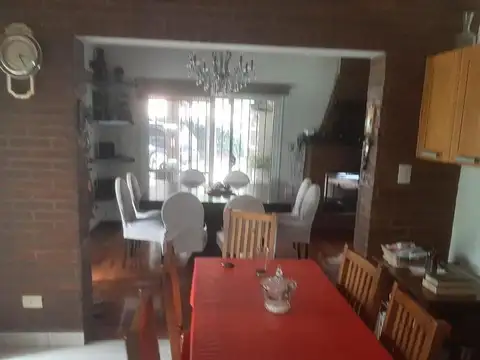 Casa en Venta con 3 cocheras