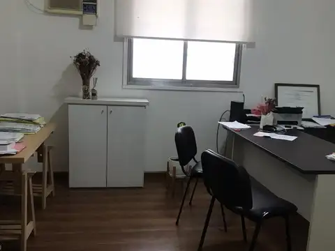 Venta oficina ubicada en tercer piso.