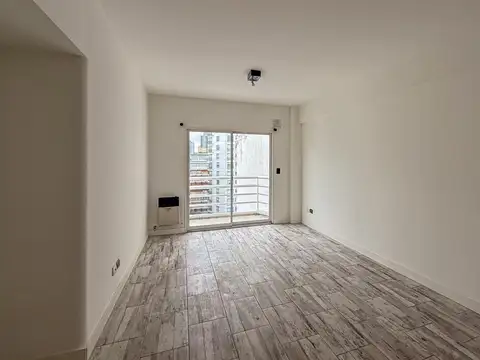 1 amb edificio con piscina y parrilla de uso común.