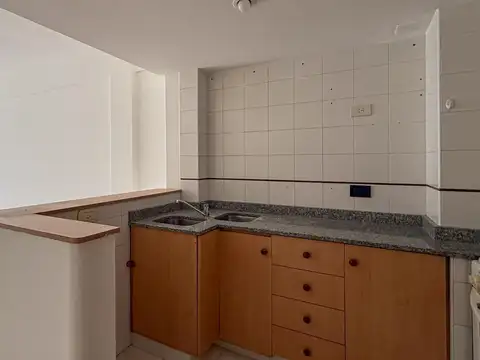1 amb edificio con piscina y parrilla de uso común.