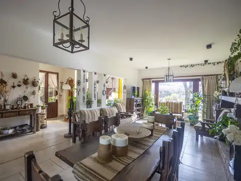 Casa 5 ambientes con 3 baños