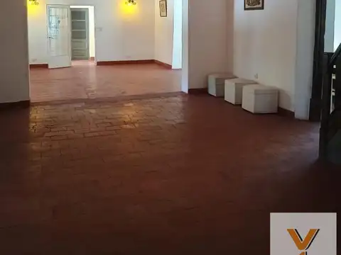 Edificio Comercial en alquiler - 10 Dormitorios 7 Baños - Berisso