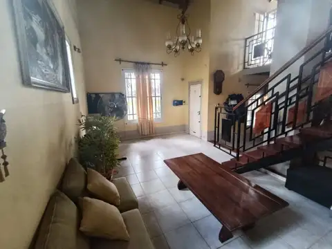 Casa 7 ambientes con 3 baños
