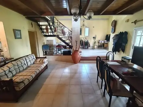 Casa en Venta con 2 cocheras