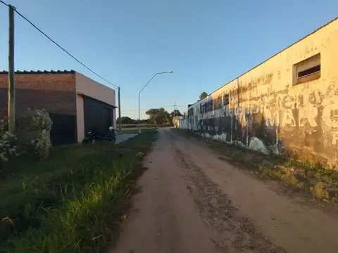 TERRENO DE 200m2 EN INGRESO A ANGEL GALLARDO