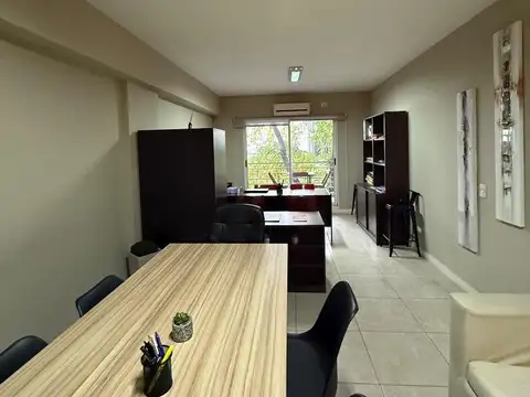 Monoambiente amplio en venta - Flores